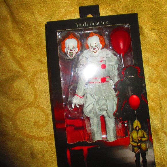 PENNYWISE IT 8" inch Scale Clothed Retro Action Figure Neca 2020 NEW SEALED BOX - Picture 1 of 2